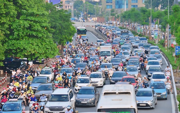 Cần giải pháp căn cơ, bài bản khắc phục ùn tắc giao thông